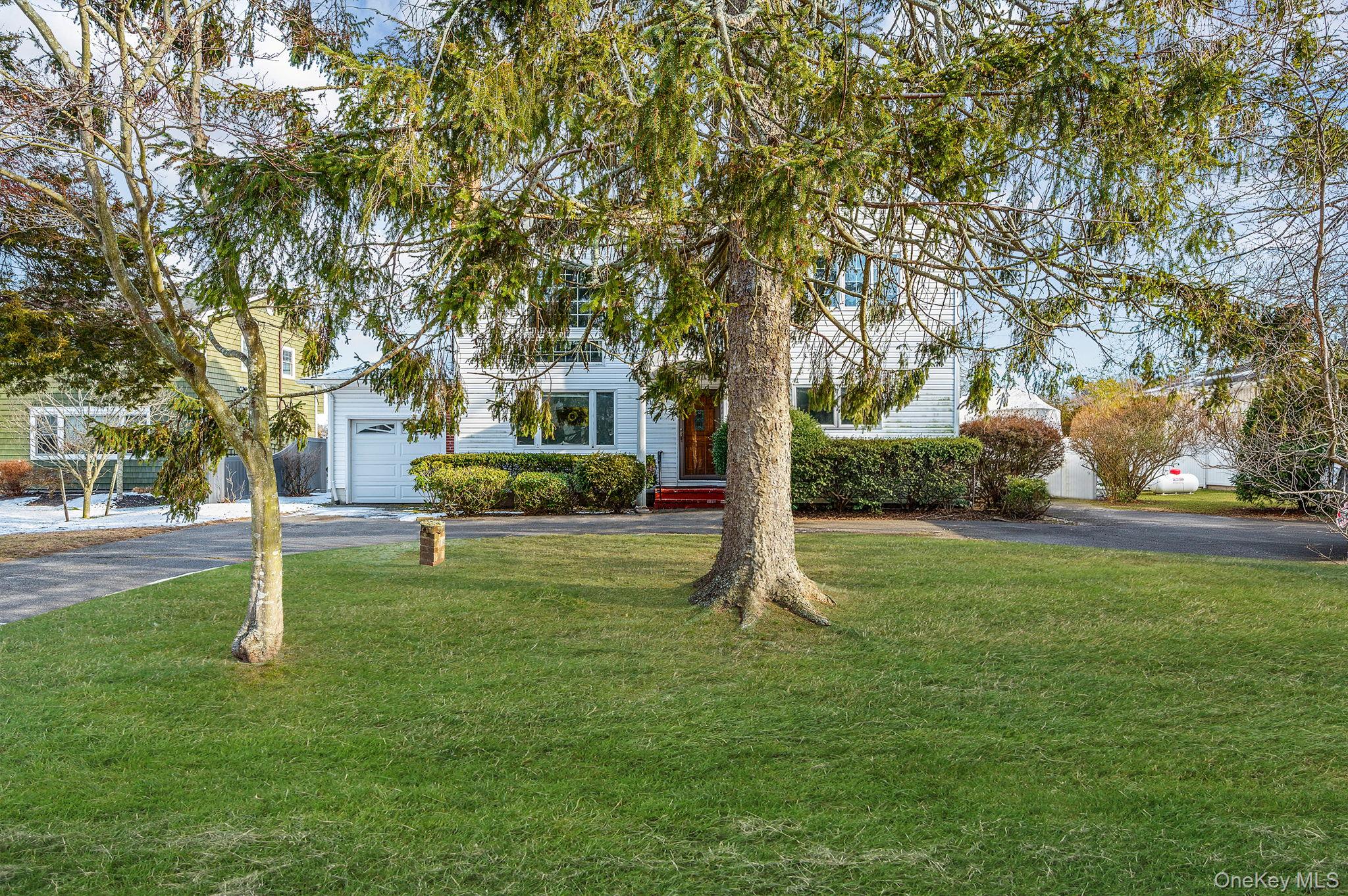 53 Hewitt Boulevard, Center Moriches, NY 11934