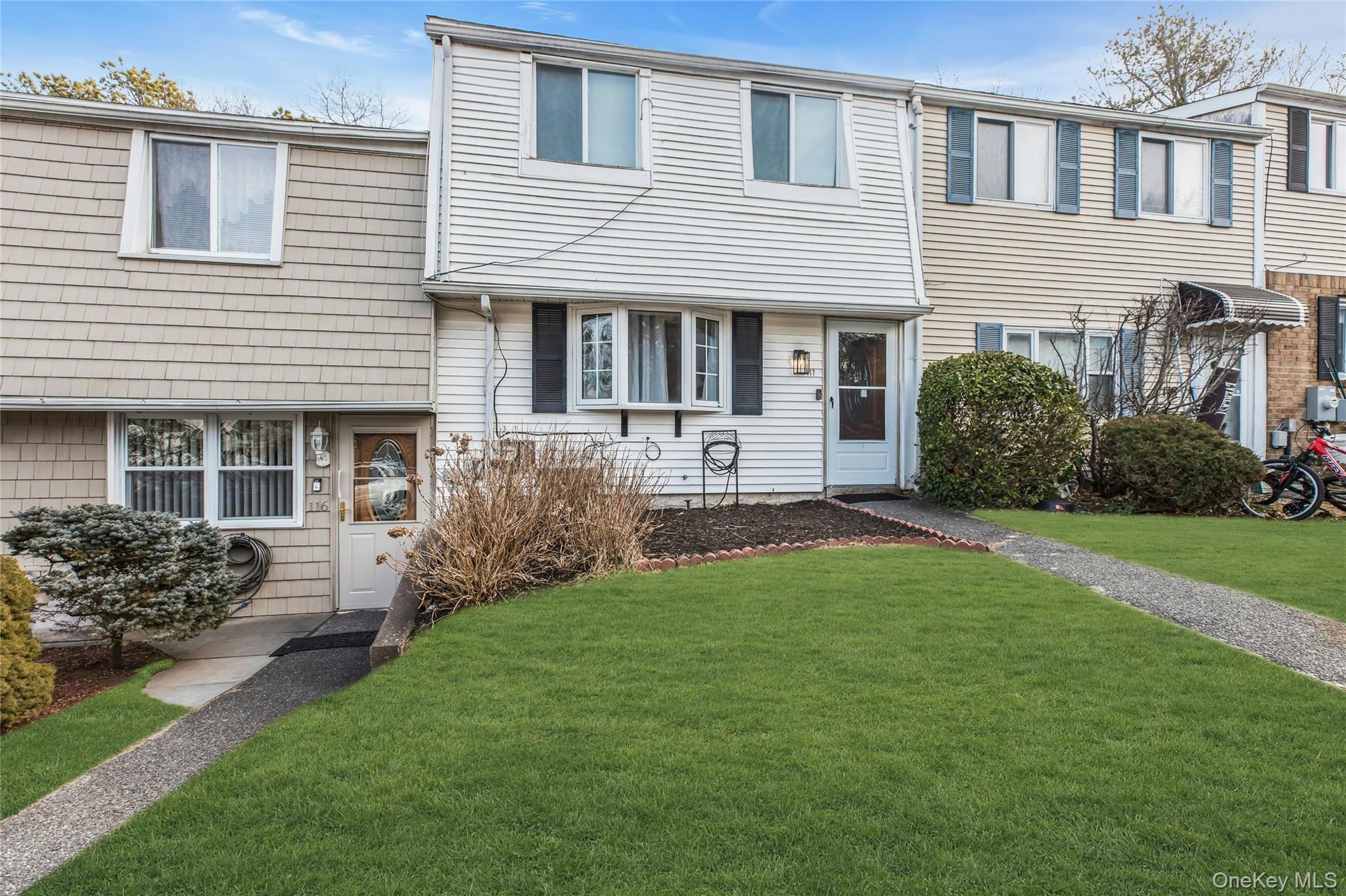 117 Hill Spur, Calverton, NY 11933