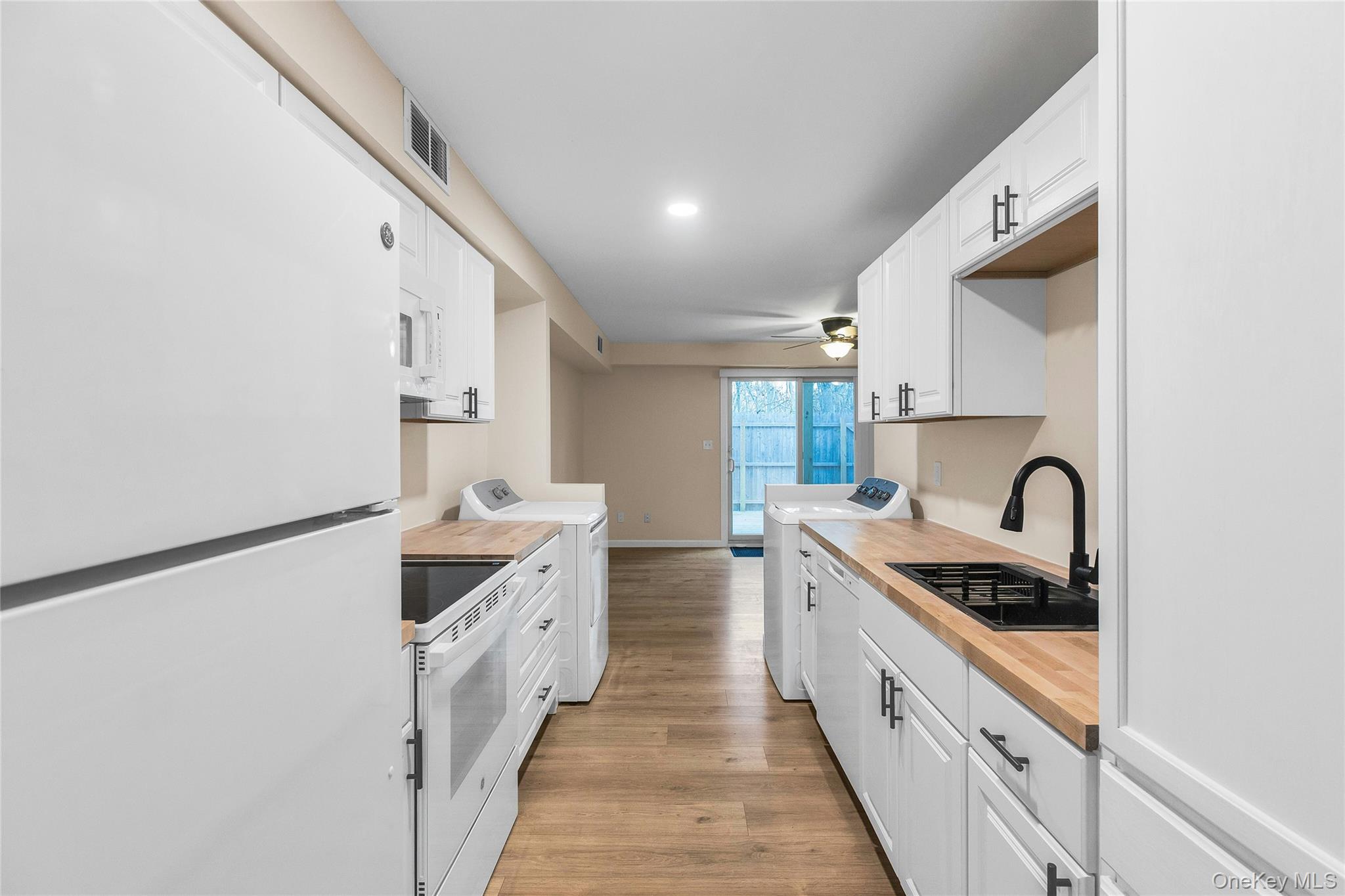 117 Hill Spur, Calverton, NY 11933