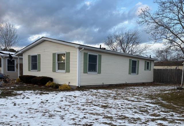 42 Village Circle S, Manorville, NY 11949