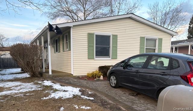 42 Village Circle S, Manorville, NY 11949