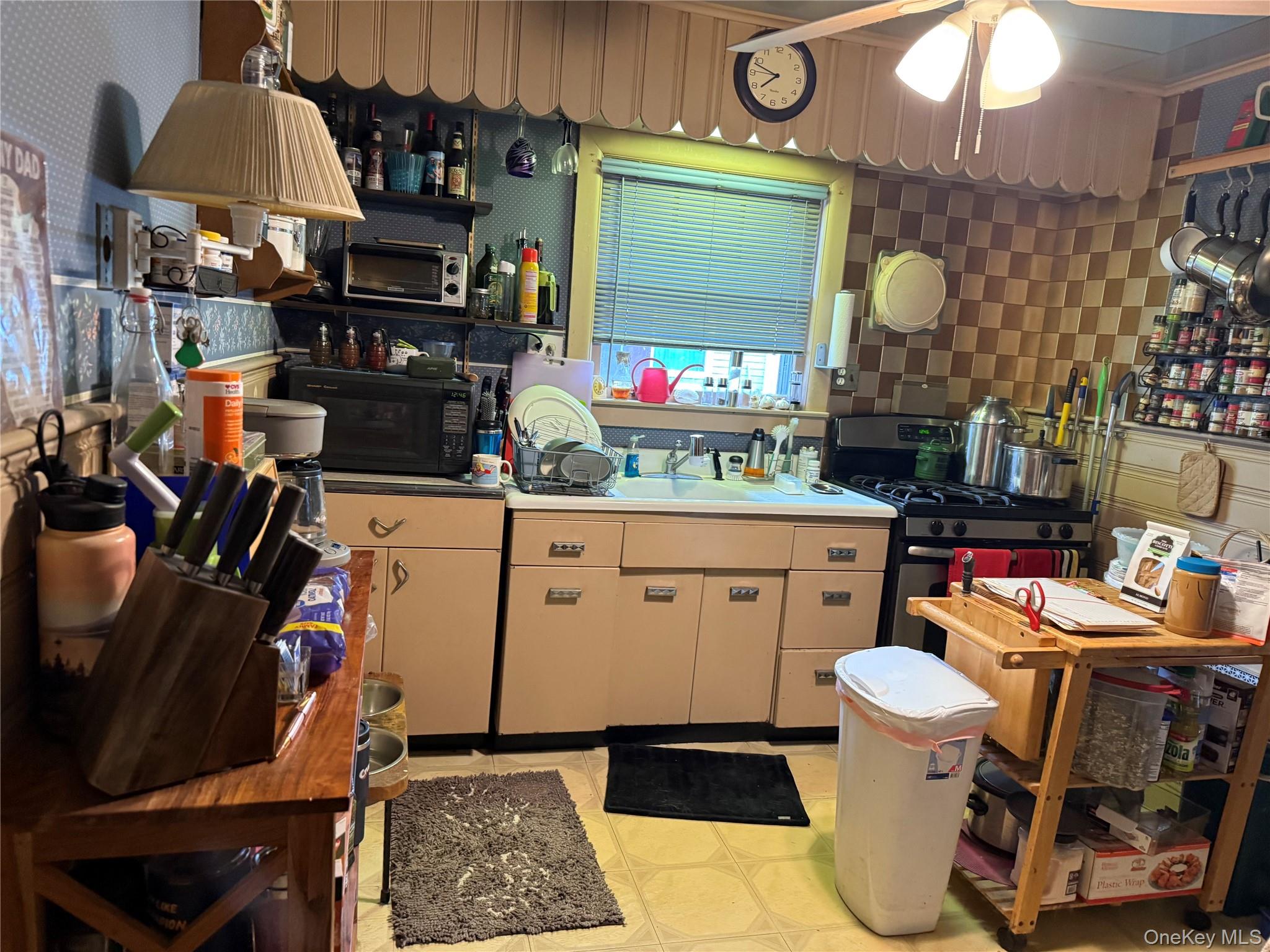 609 Hempstead Gardens Drive, West Hempstead, NY 11552