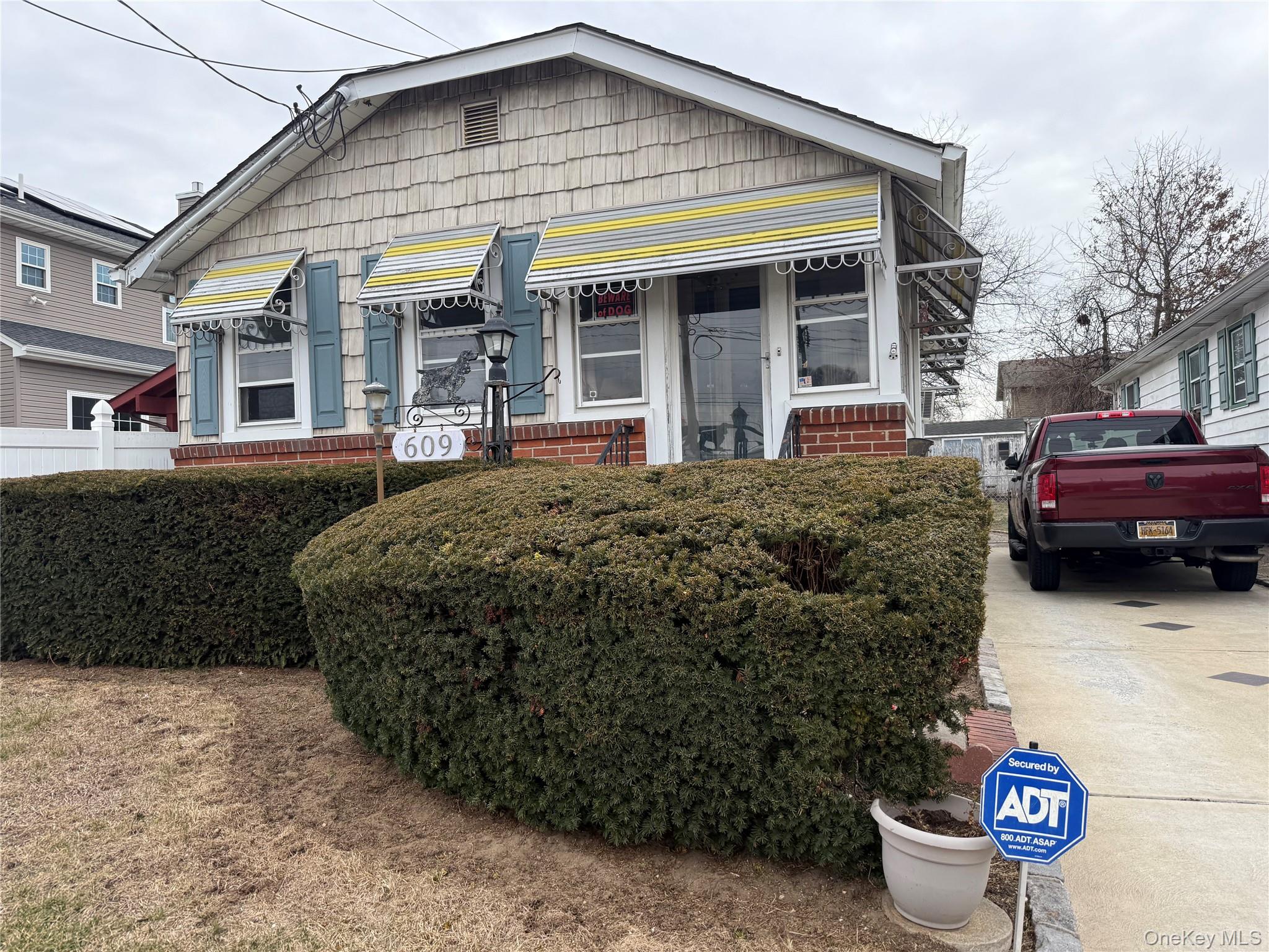 609 Hempstead Gardens Drive, West Hempstead, NY 11552