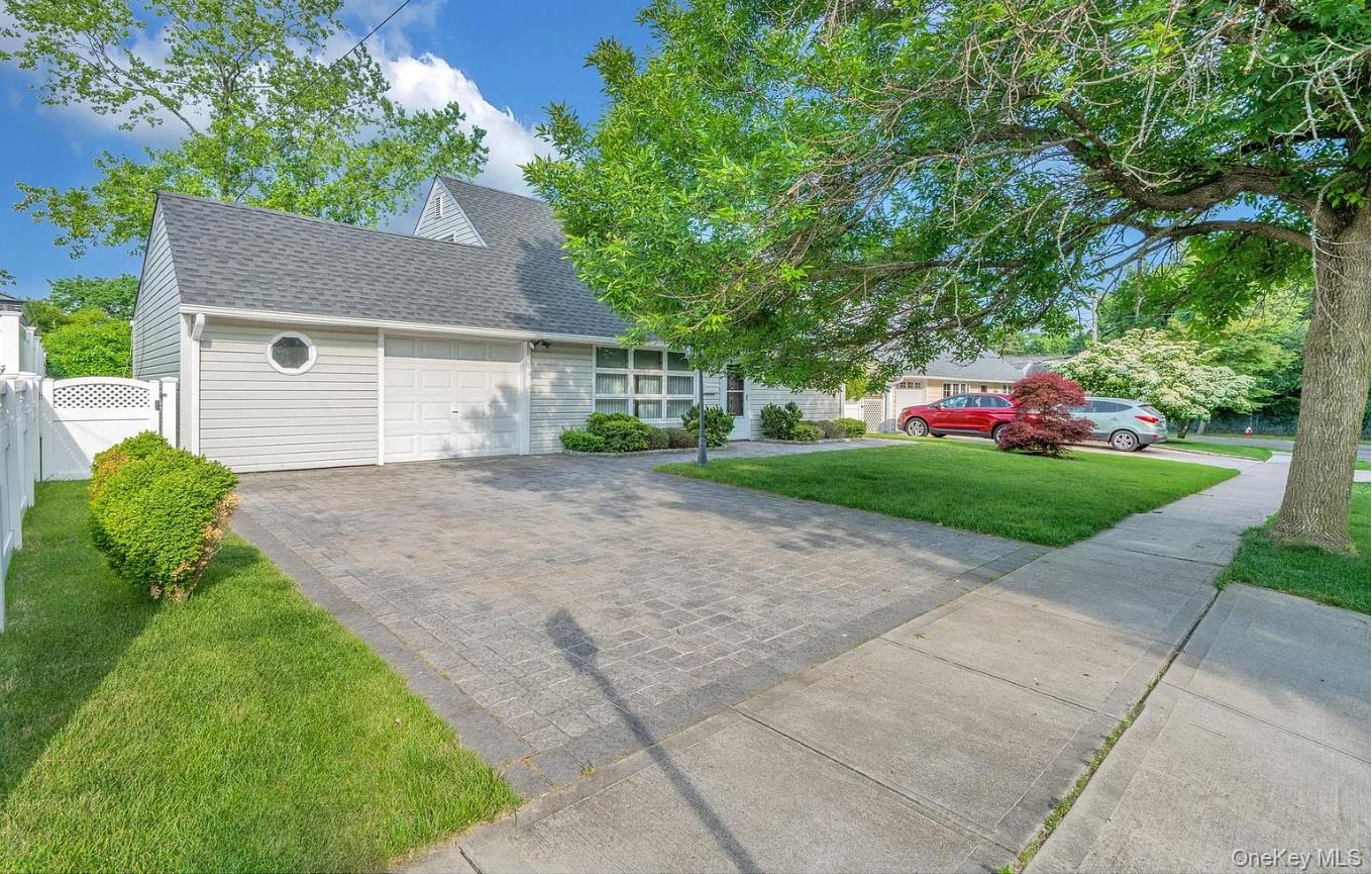 6 Arizona Avenue, Syosset, NY 11791