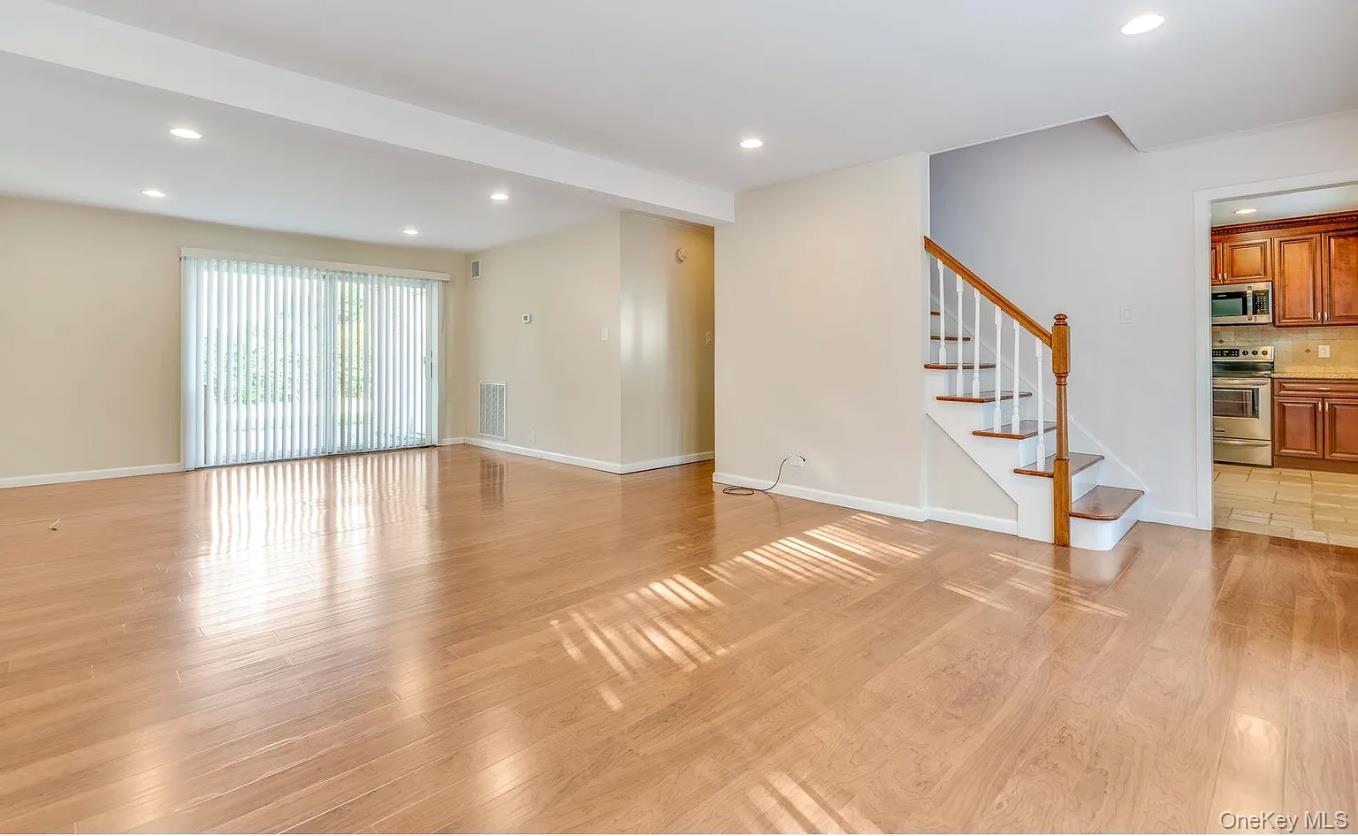 6 Arizona Avenue, Syosset, NY 11791