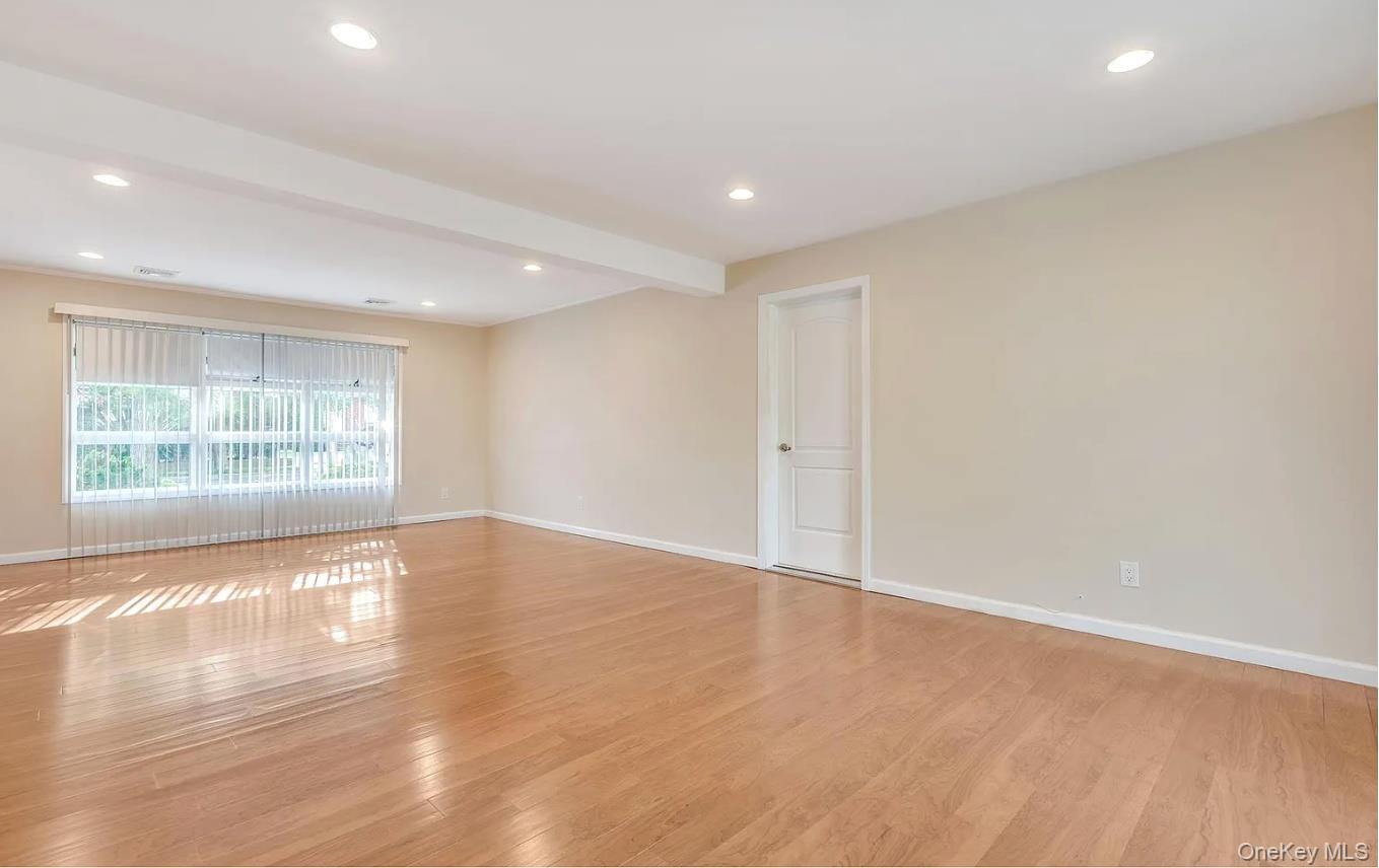 6 Arizona Avenue, Syosset, NY 11791