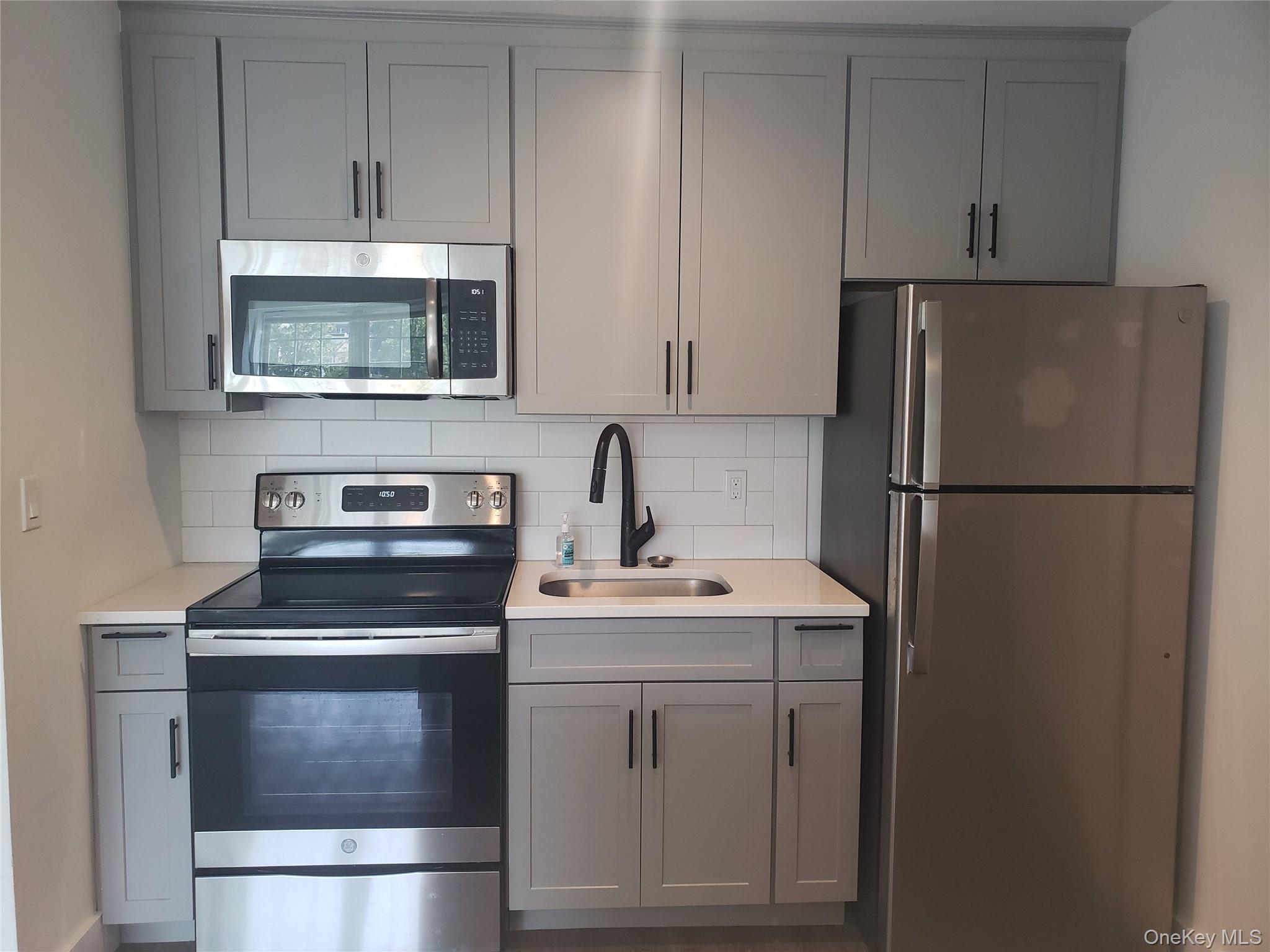 100 Mariners Way, Port Jefferson, NY 11777