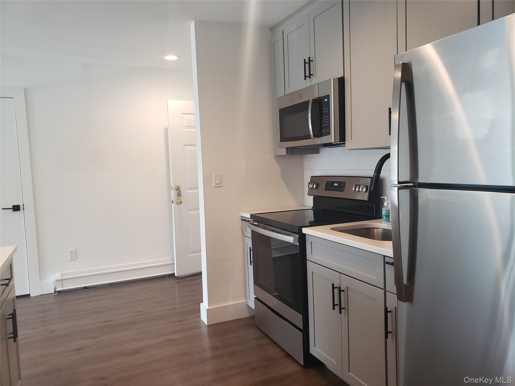 100 Mariners Way, Port Jefferson, NY 11777