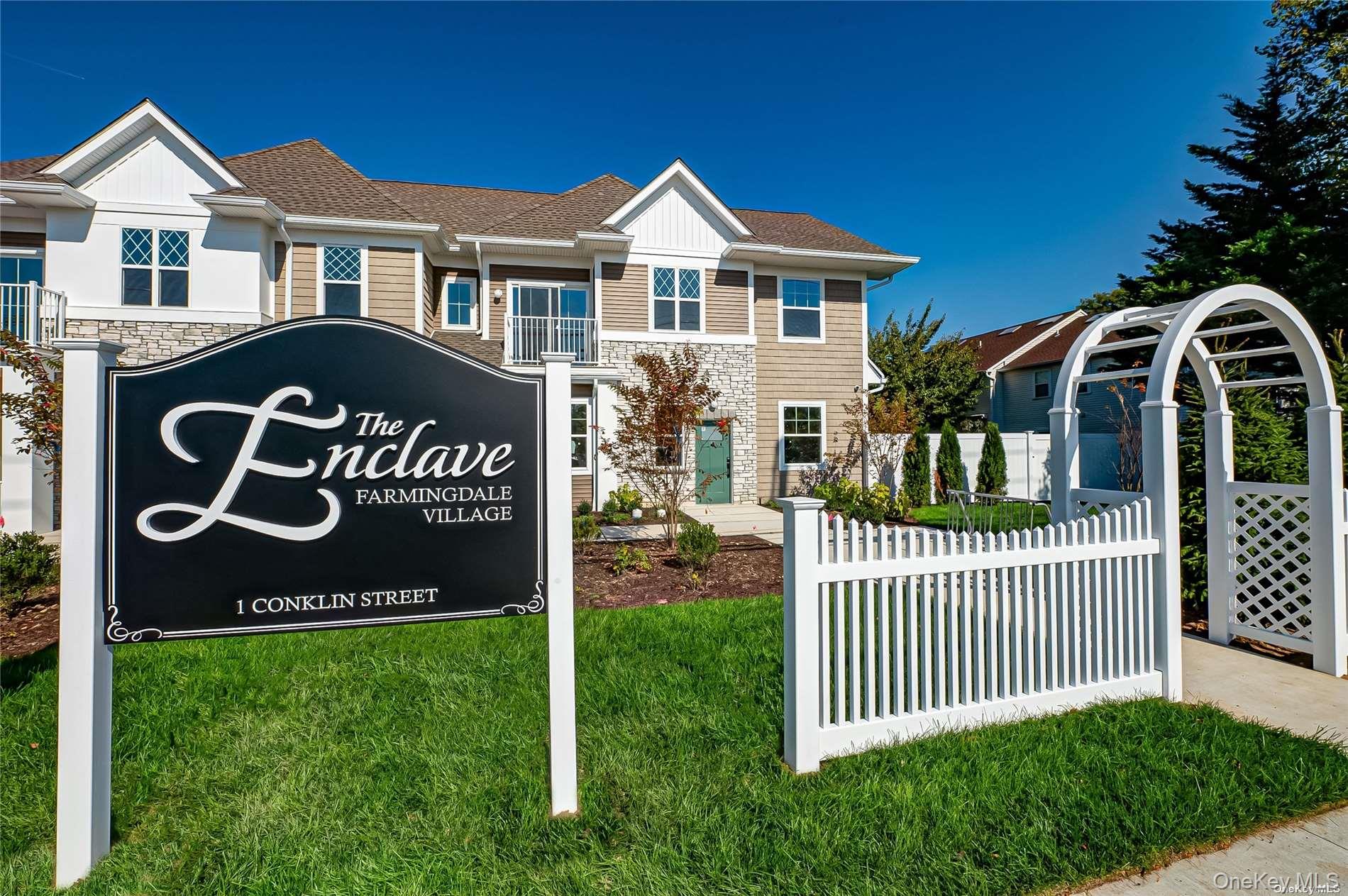 1 Conklin Street # 204, Farmingdale, NY 11735