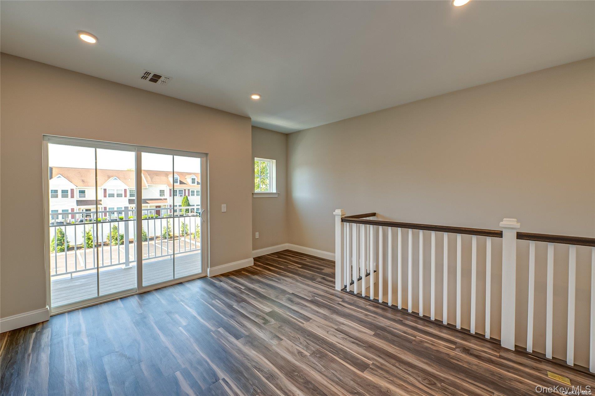 1 Conklin Street # 204, Farmingdale, NY 11735