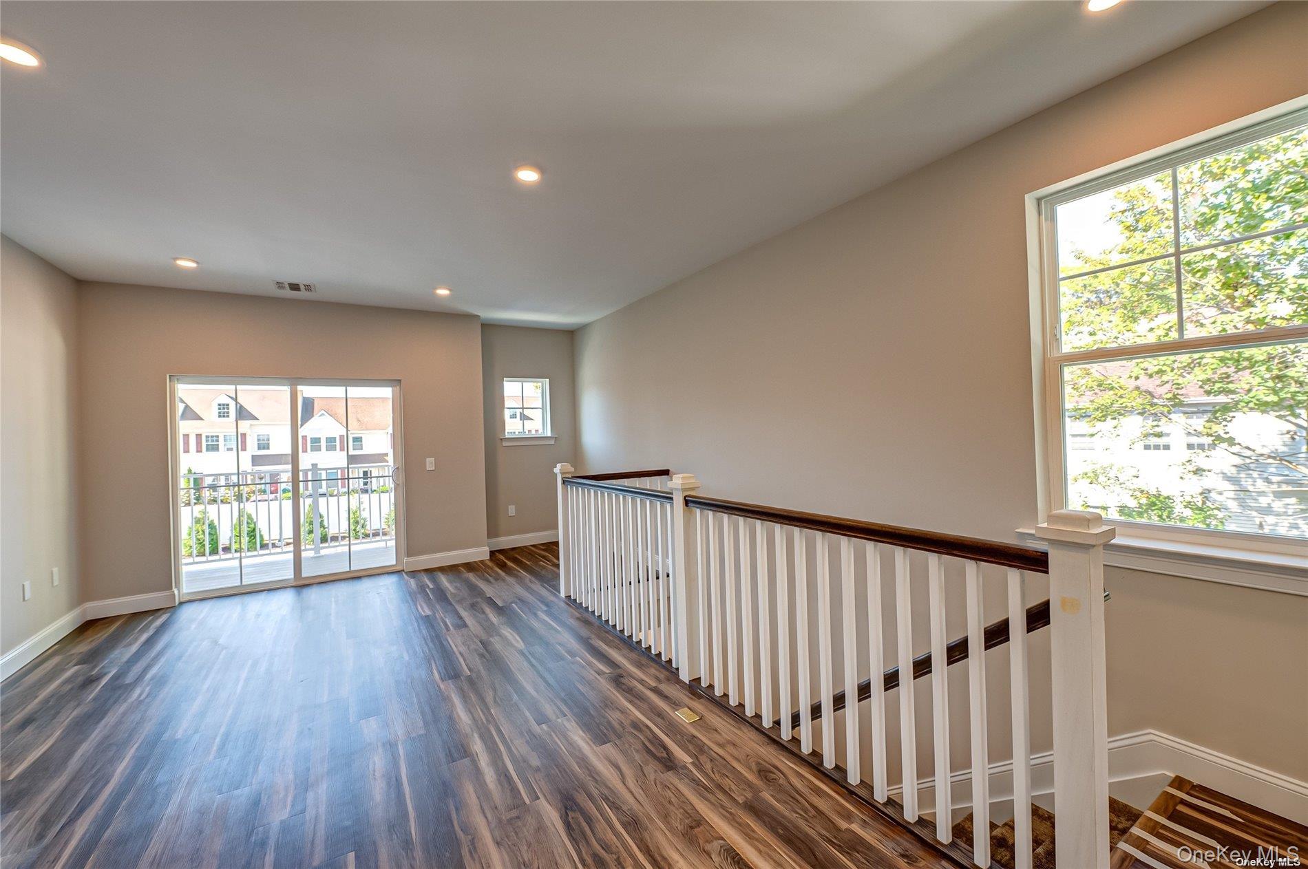 1 Conklin Street # 204, Farmingdale, NY 11735