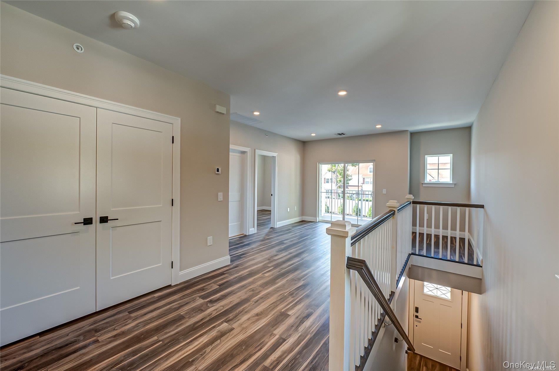 1 Conklin Street # 204, Farmingdale, NY 11735