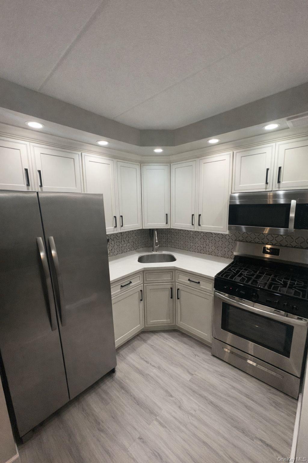 61-12 69th Street # 2M, Middle Village, NY 11379