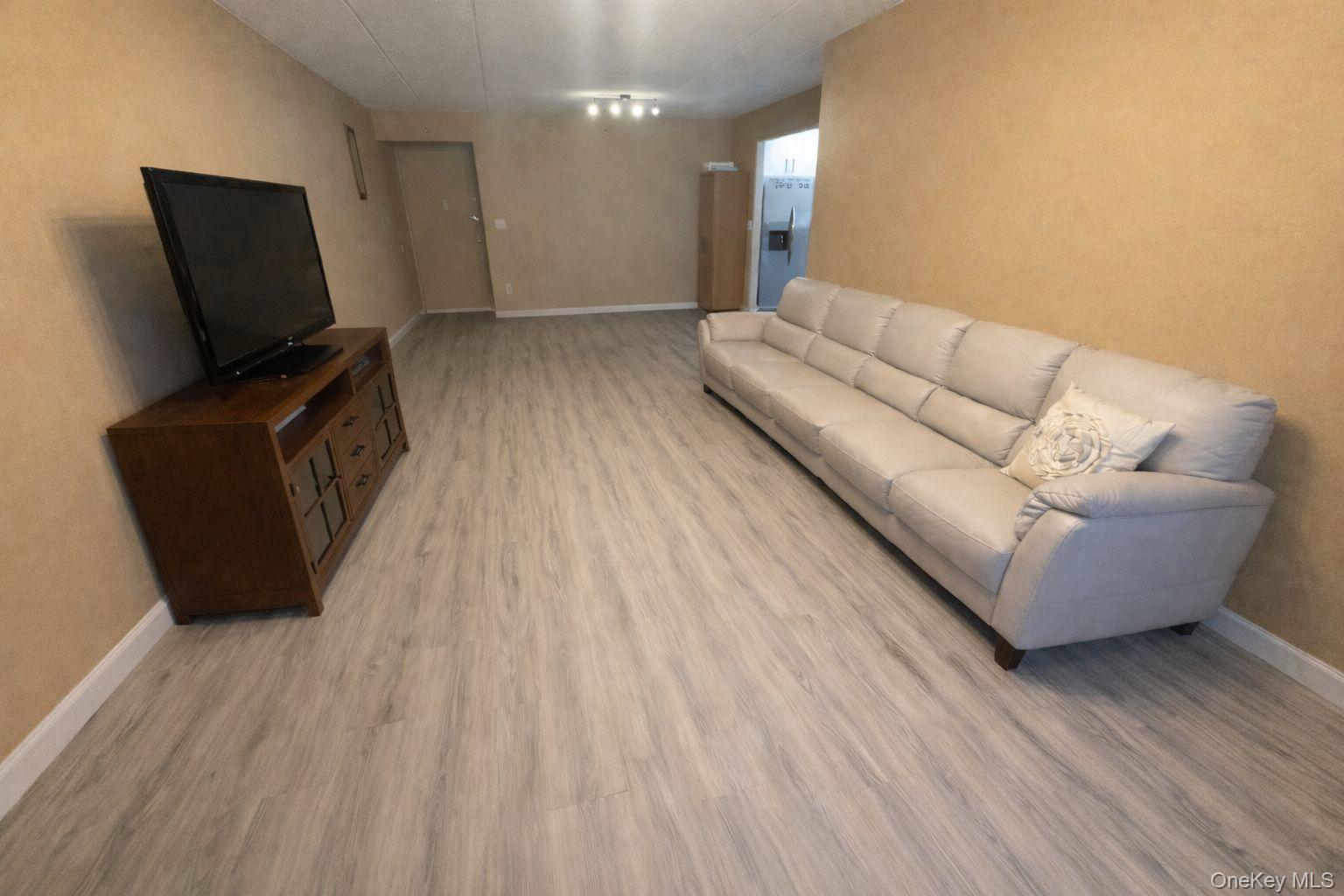 61-12 69th Street # 2M, Middle Village, NY 11379