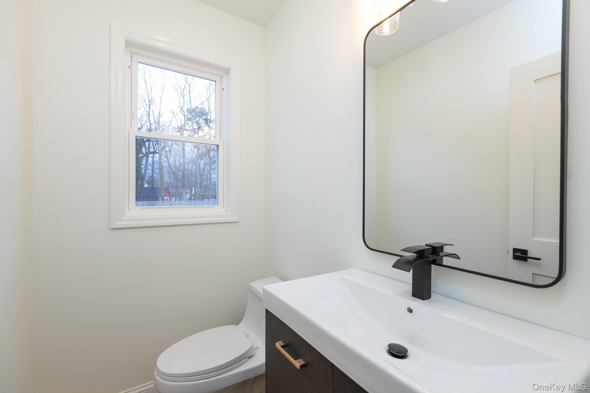 28 Locust, Bayport, NY 11705