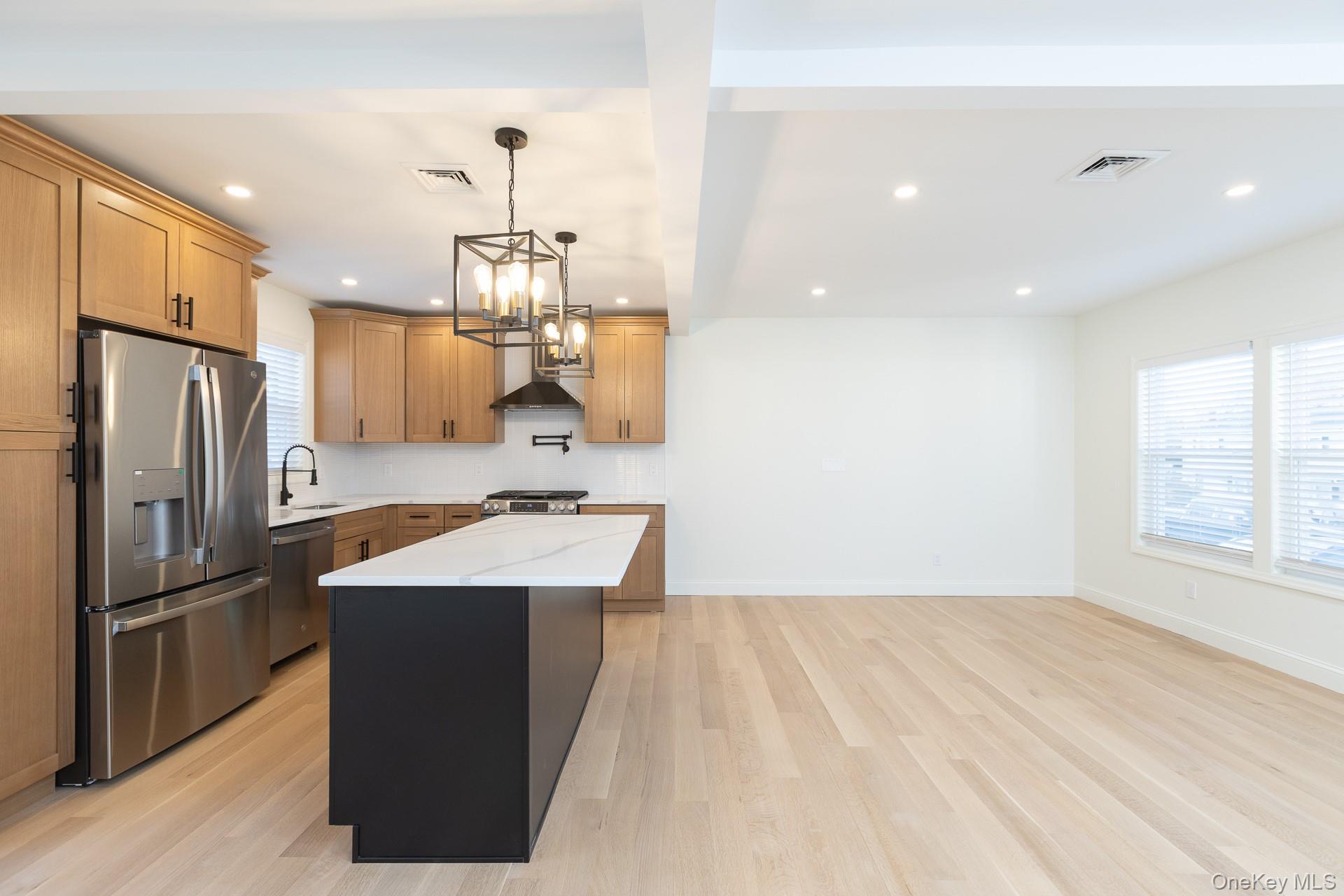 28 Locust, Bayport, NY 11705