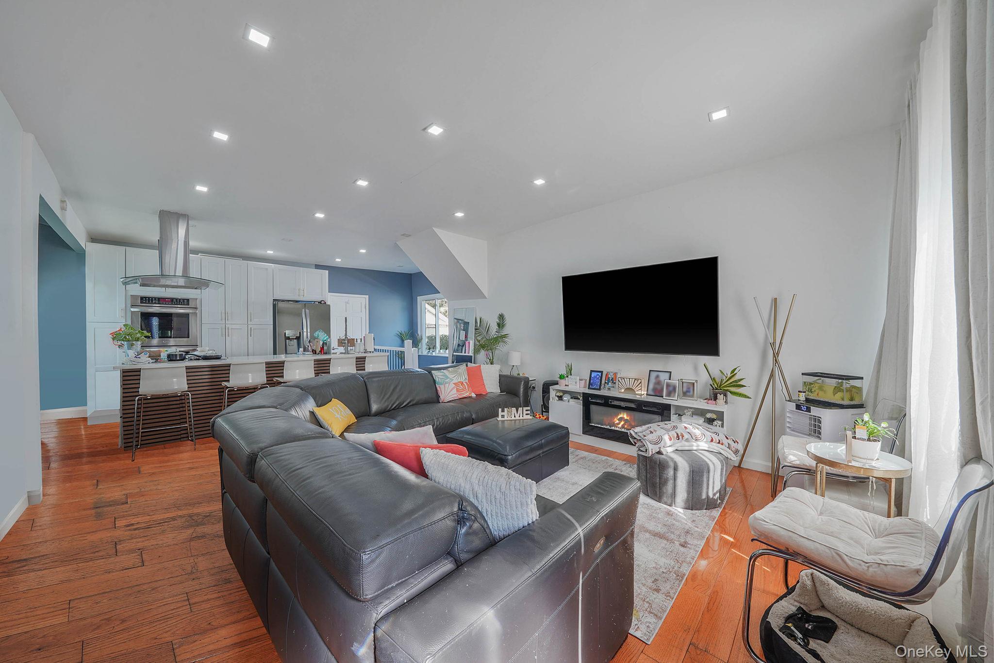 8536 112th Street, Richmond Hill, NY 11418