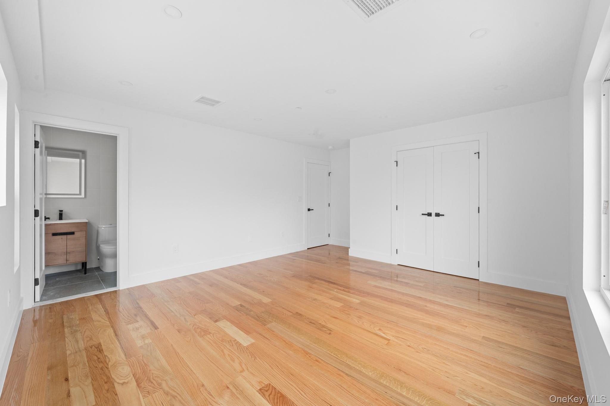 2215 Seymour Avenue, Bronx, NY 10469