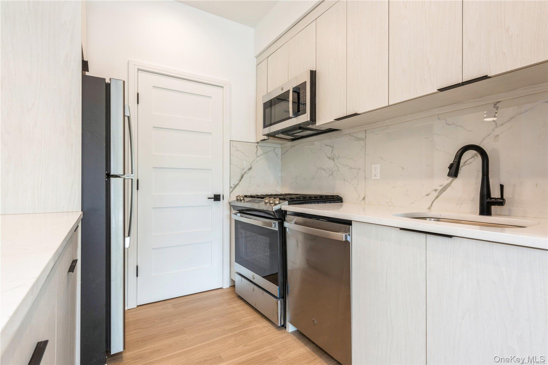 418 Atlantic # 208, Oceanside, NY 11572