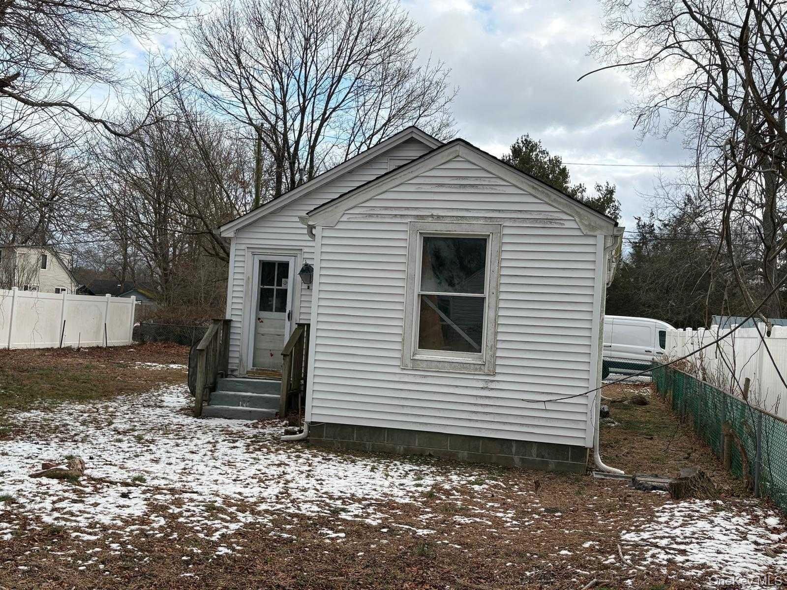 19 Lacrosse Road, Mastic Beach, NY 11951