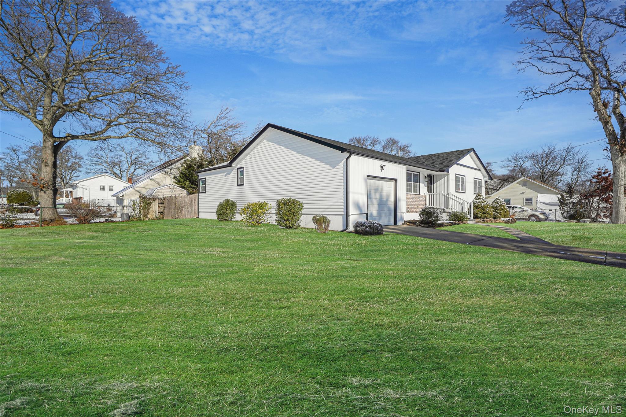 45 Oaklawn Avenue, Farmingville, NY 11738