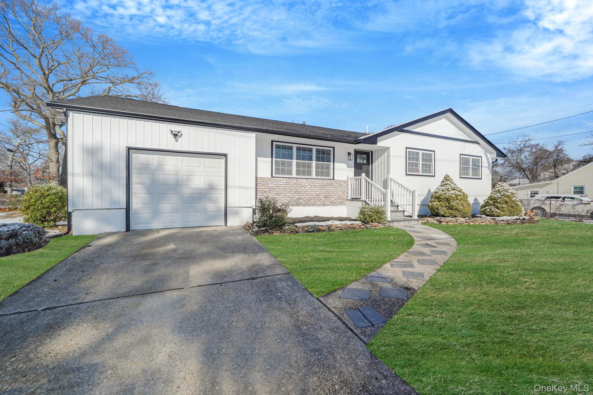 45 Oaklawn Avenue, Farmingville, NY 11738