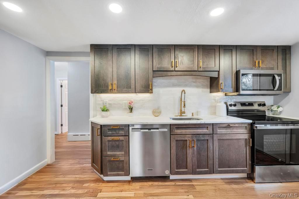 63 Beech Avenue, Farmingville, NY 11738