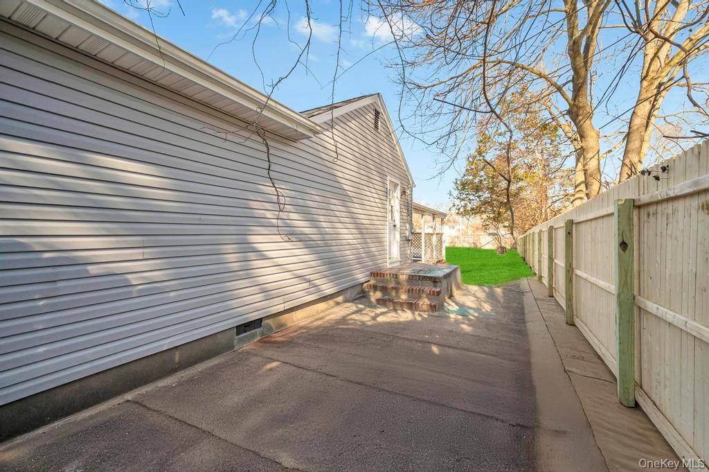 63 Beech Avenue, Farmingville, NY 11738