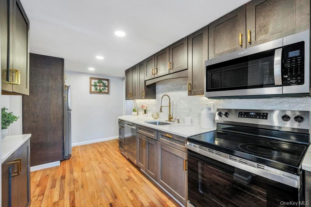 63 Beech Avenue, Farmingville, NY 11738