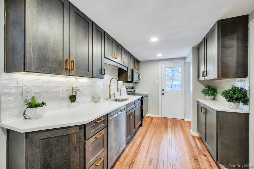 63 Beech Avenue, Farmingville, NY 11738