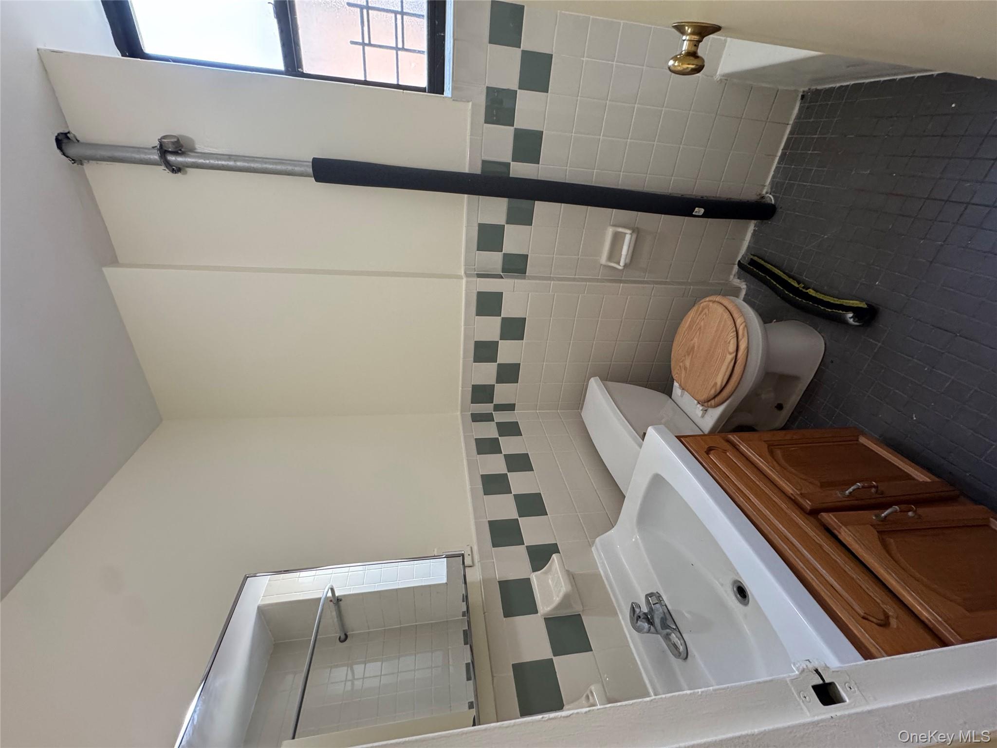 928 belmont, Brooklyn, NY 11028