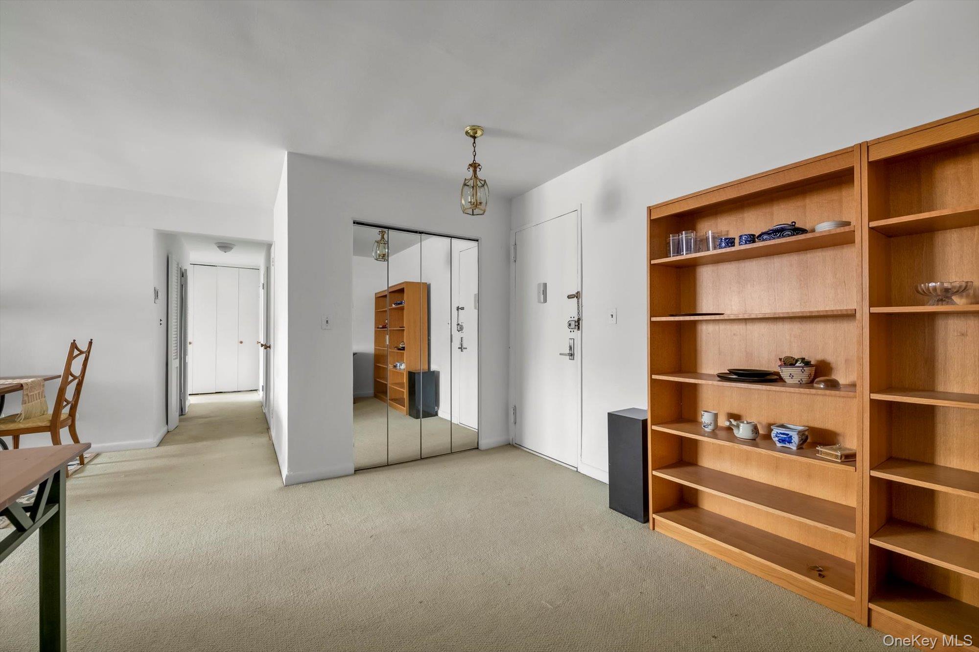 25 Chapel Place # 3N, Great Neck, NY 11021