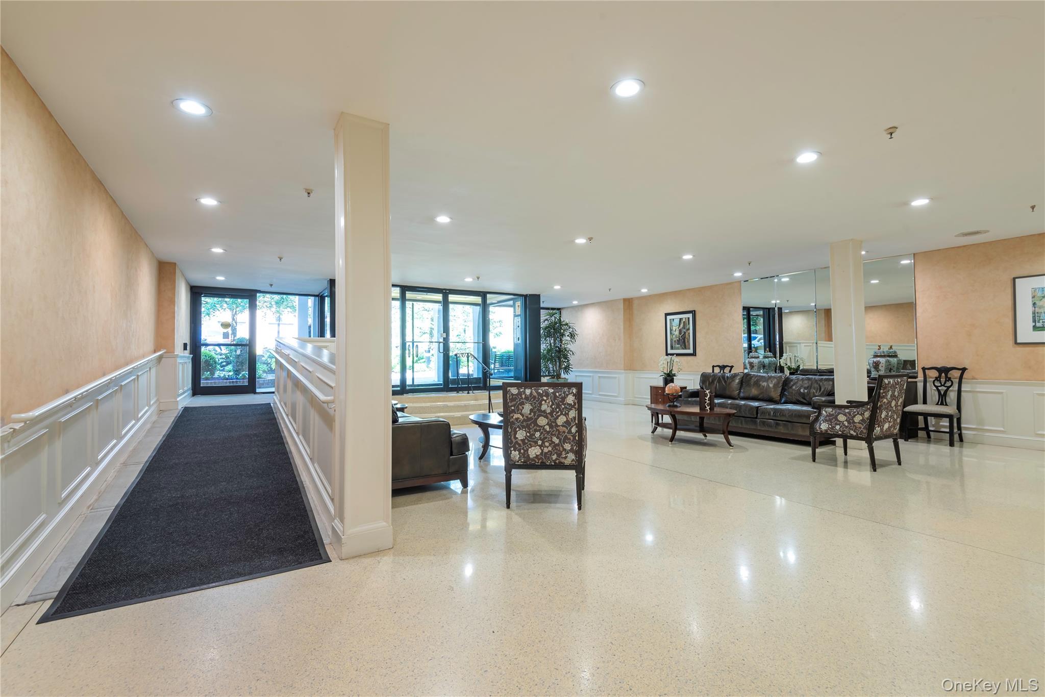 25 Chapel Place # 3N, Great Neck, NY 11021