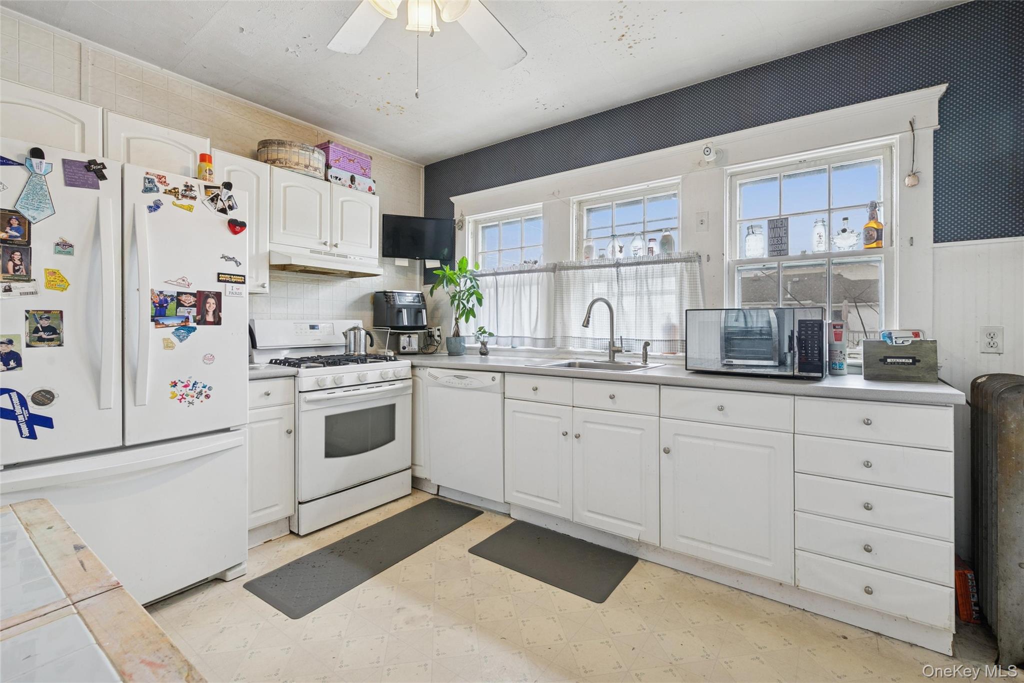 73 Redmond Avenue, Bay Shore, NY 11706