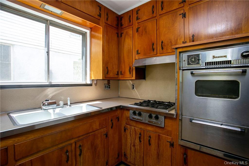 72 Park ave Terrace, Yonkers, NY 10703