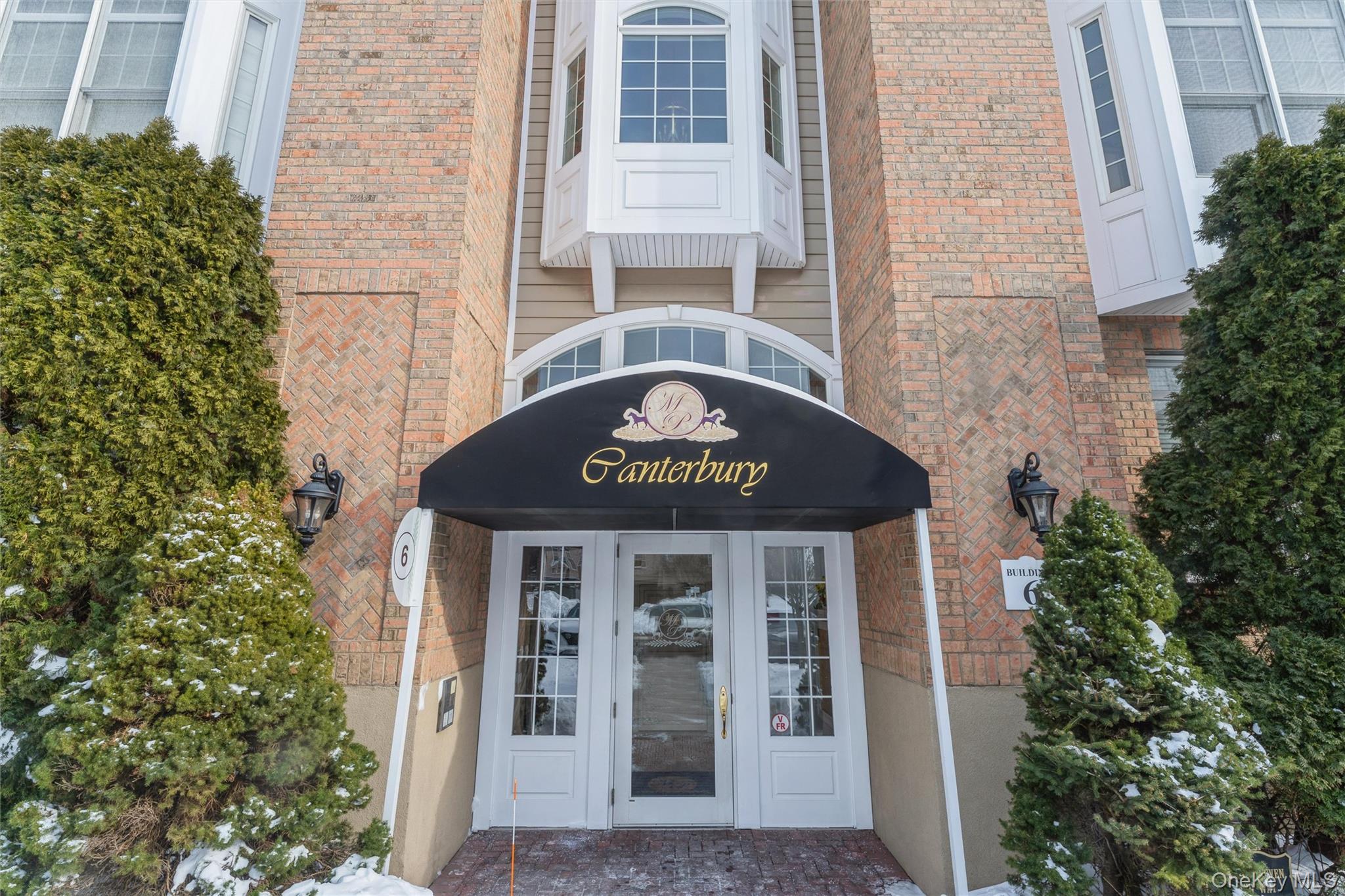 420 Pacing Way, Westbury, NY 11590