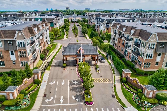 420 Pacing Way, Westbury, NY 11590