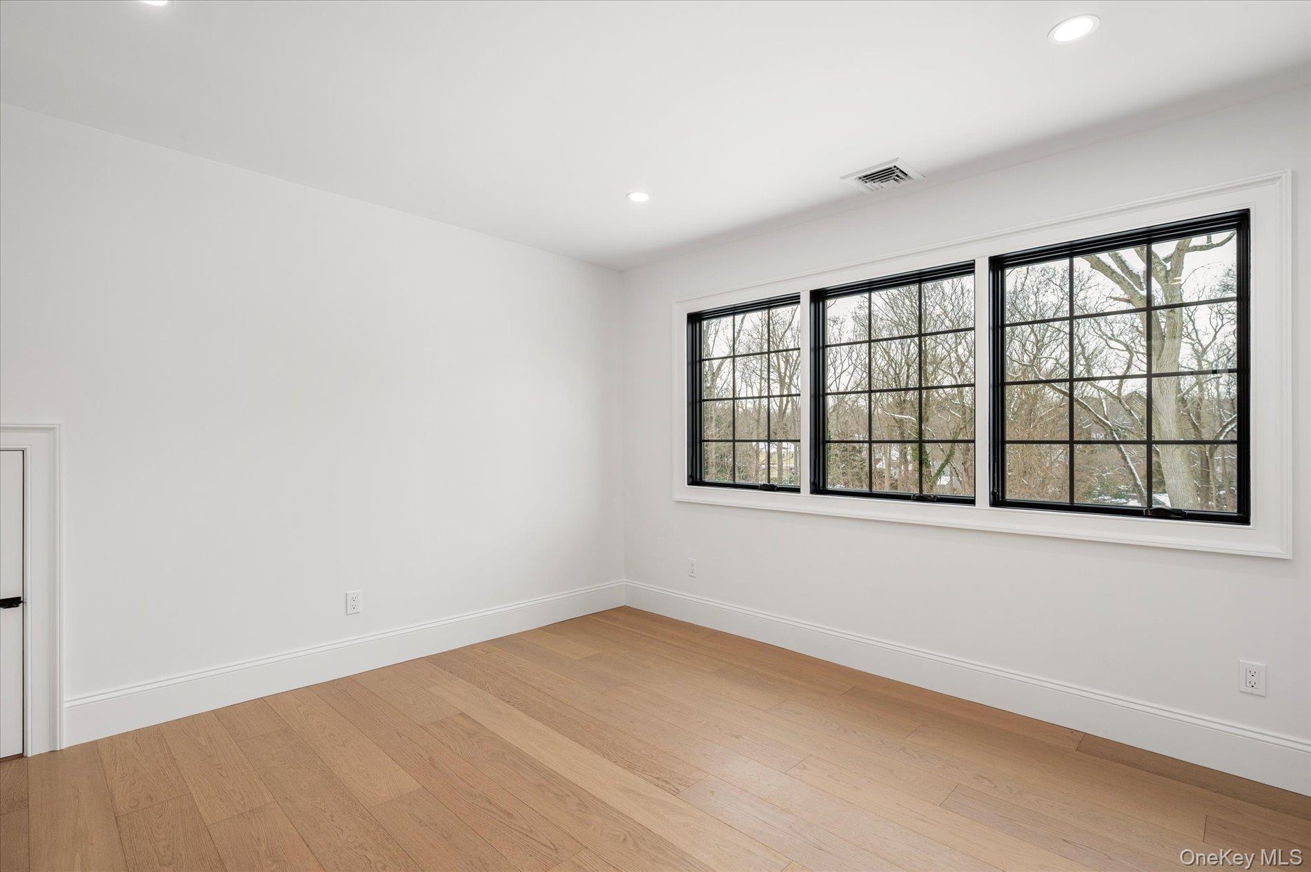 20 Fox Hunt Lane, Cold Spring Harbor, NY 11724