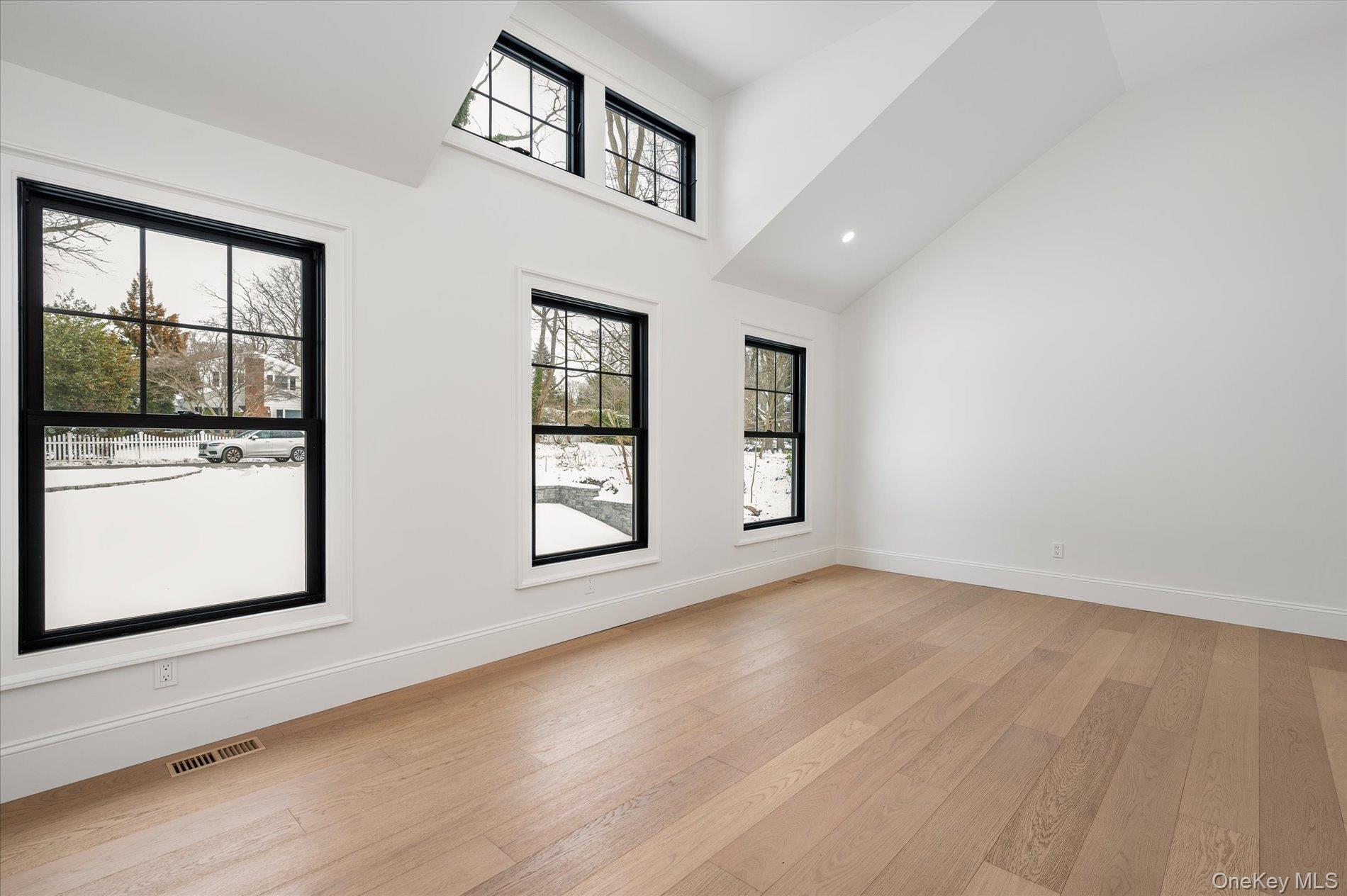 20 Fox Hunt Lane, Cold Spring Harbor, NY 11724