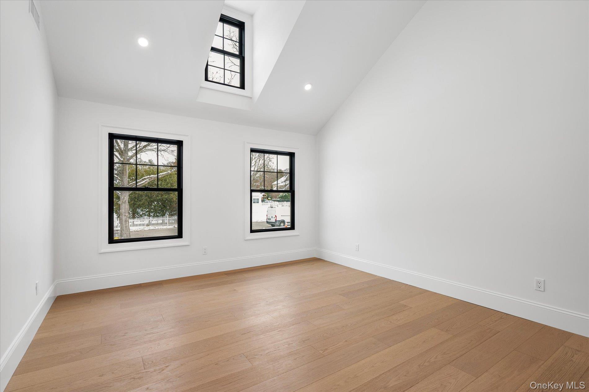 20 Fox Hunt Lane, Cold Spring Harbor, NY 11724