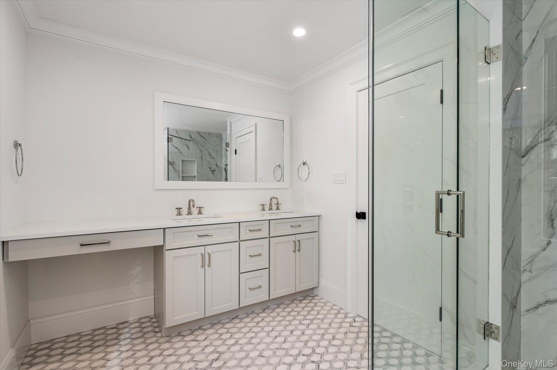 20 Fox Hunt Lane, Cold Spring Harbor, NY 11724