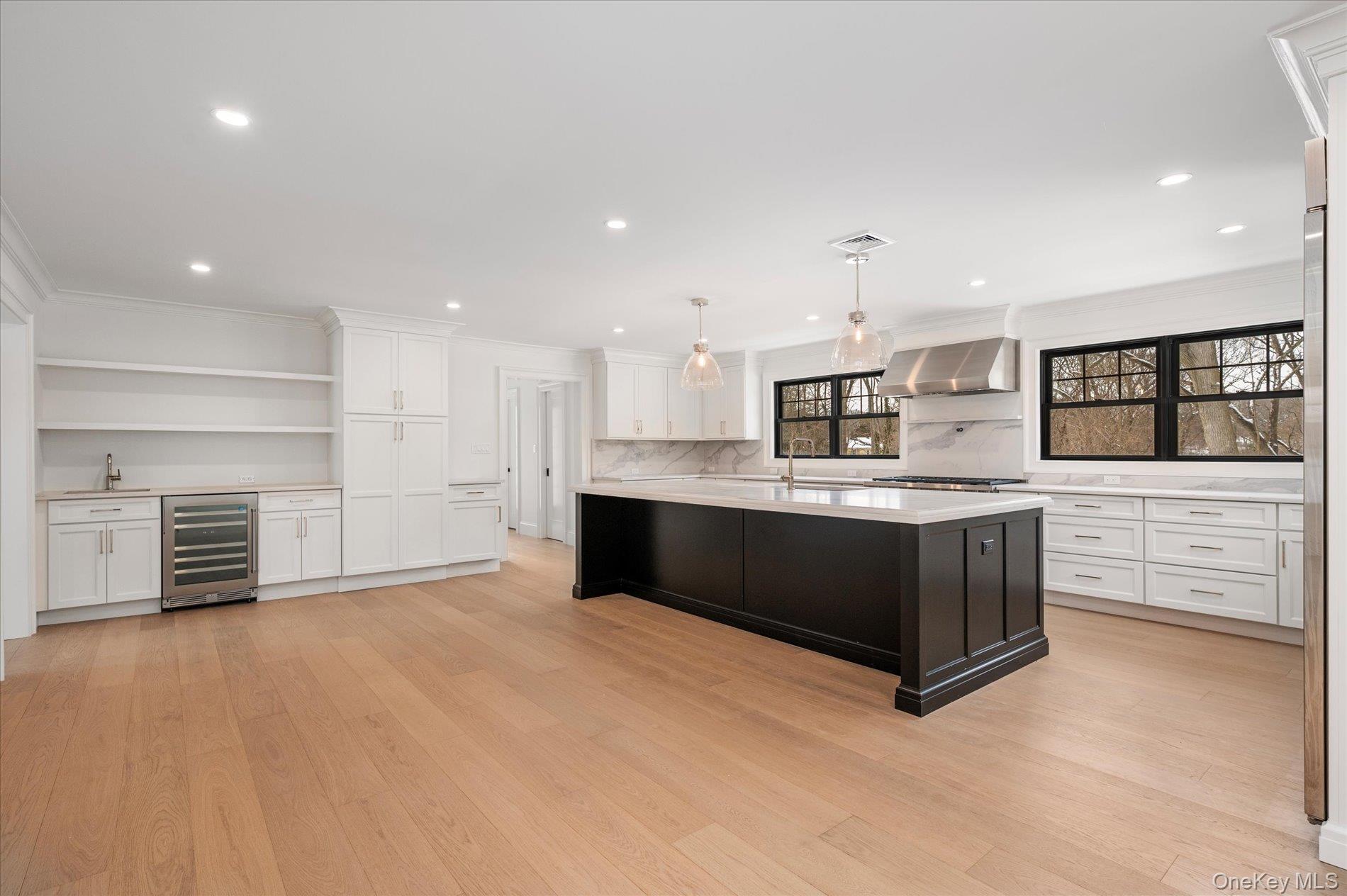 20 Fox Hunt Lane, Cold Spring Harbor, NY 11724