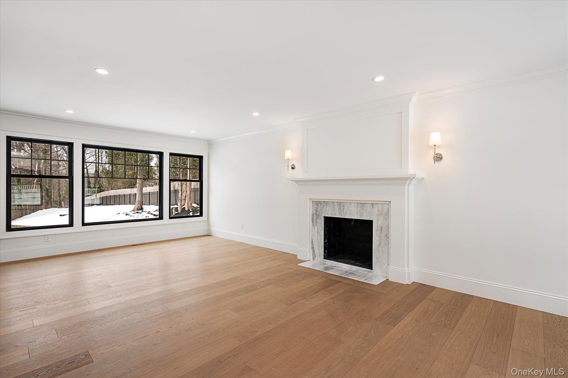 20 Fox Hunt Lane, Cold Spring Harbor, NY 11724