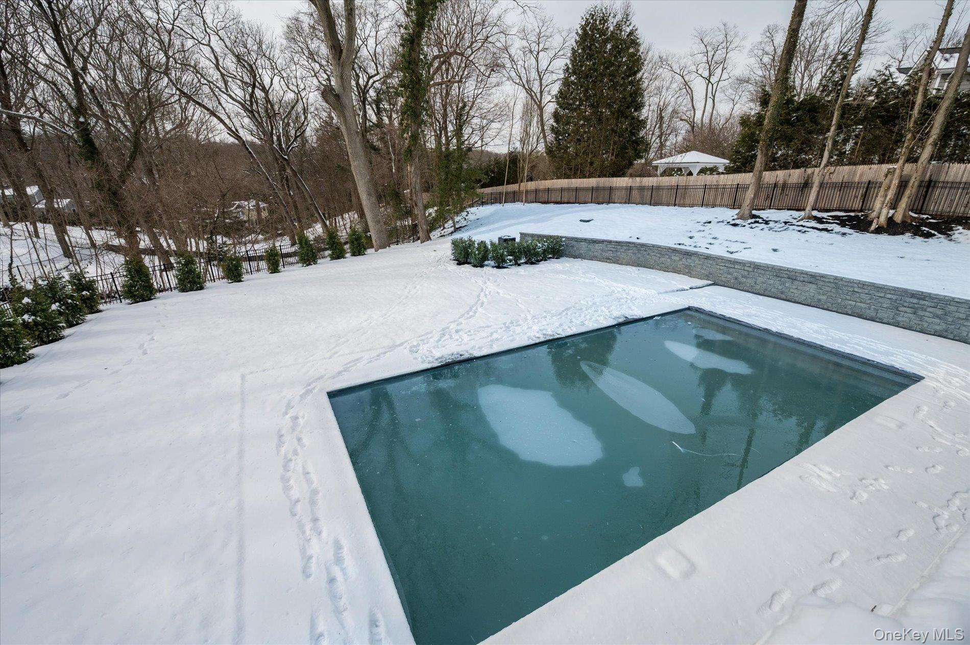 20 Fox Hunt Lane, Cold Spring Harbor, NY 11724