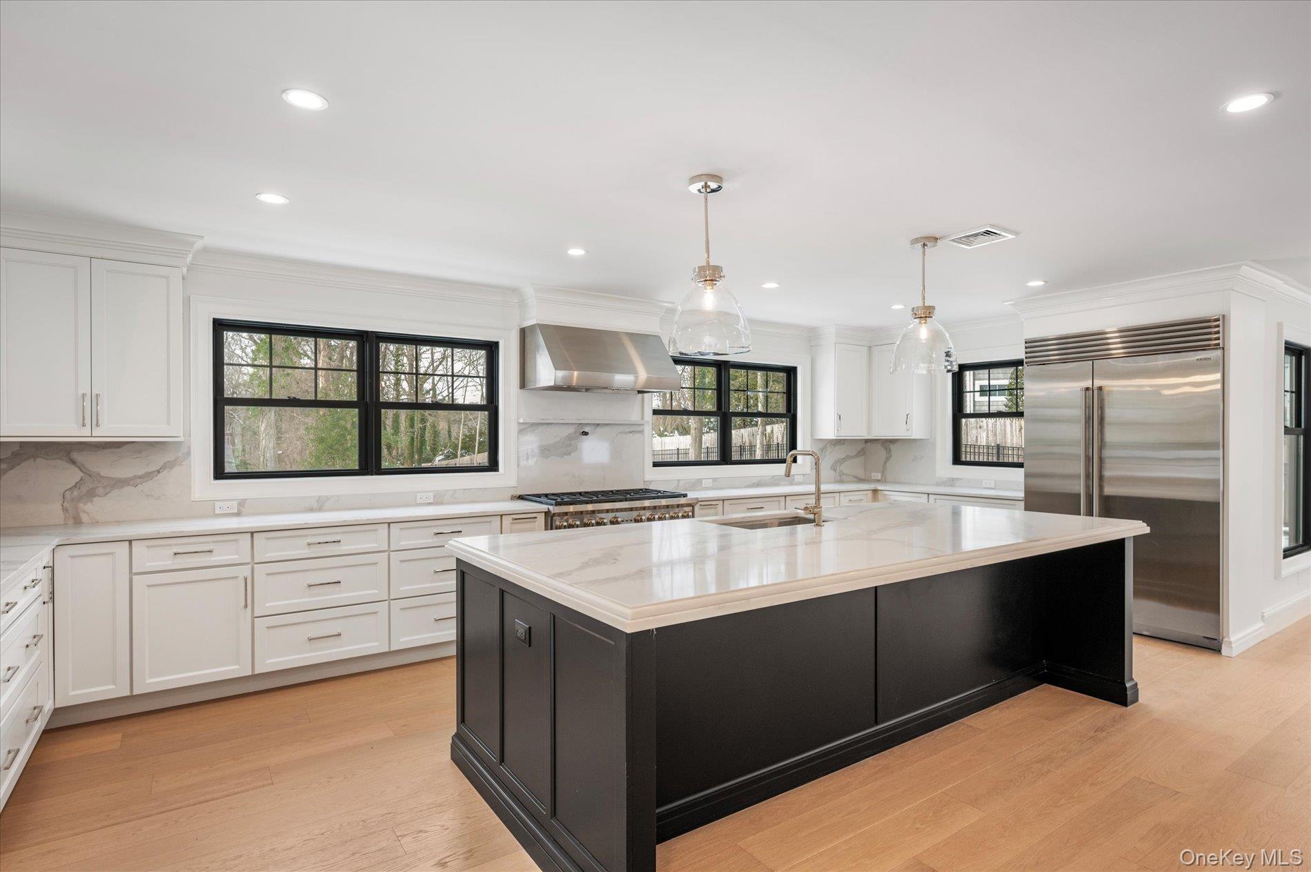 20 Fox Hunt Lane, Cold Spring Harbor, NY 11724