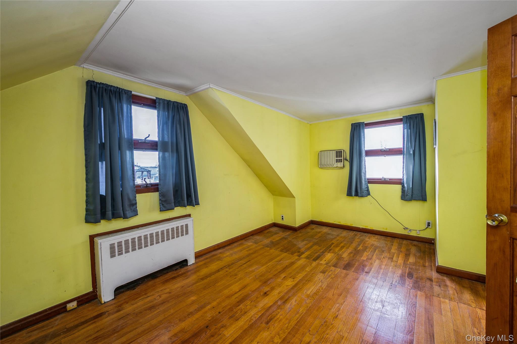 54 31st Street, Copiague, NY 11726