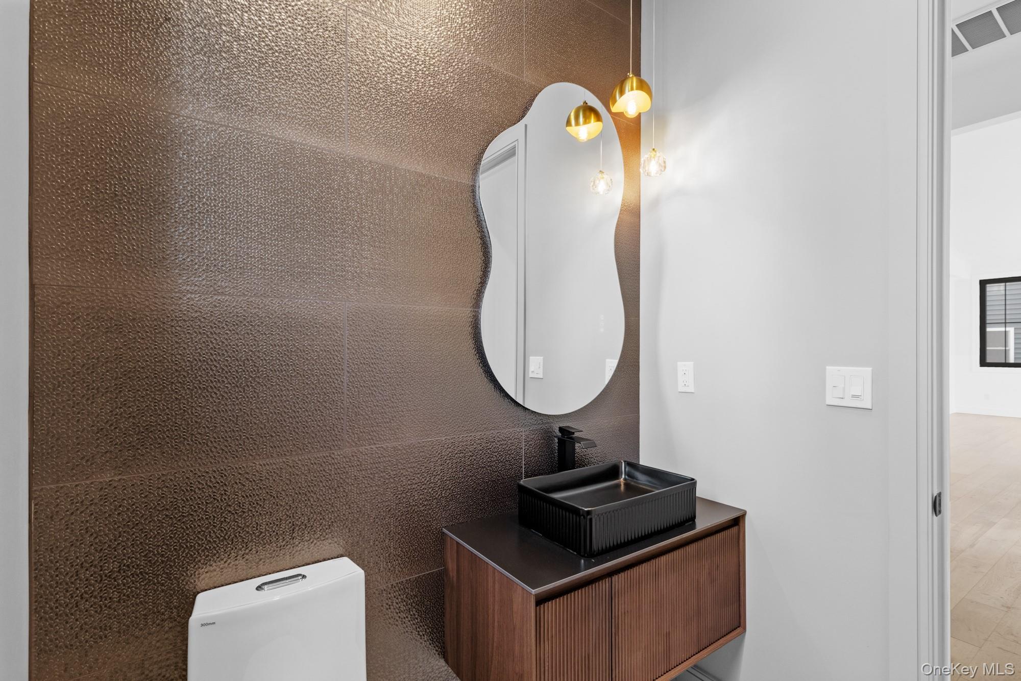 24 Midway Street, Babylon, NY 11702