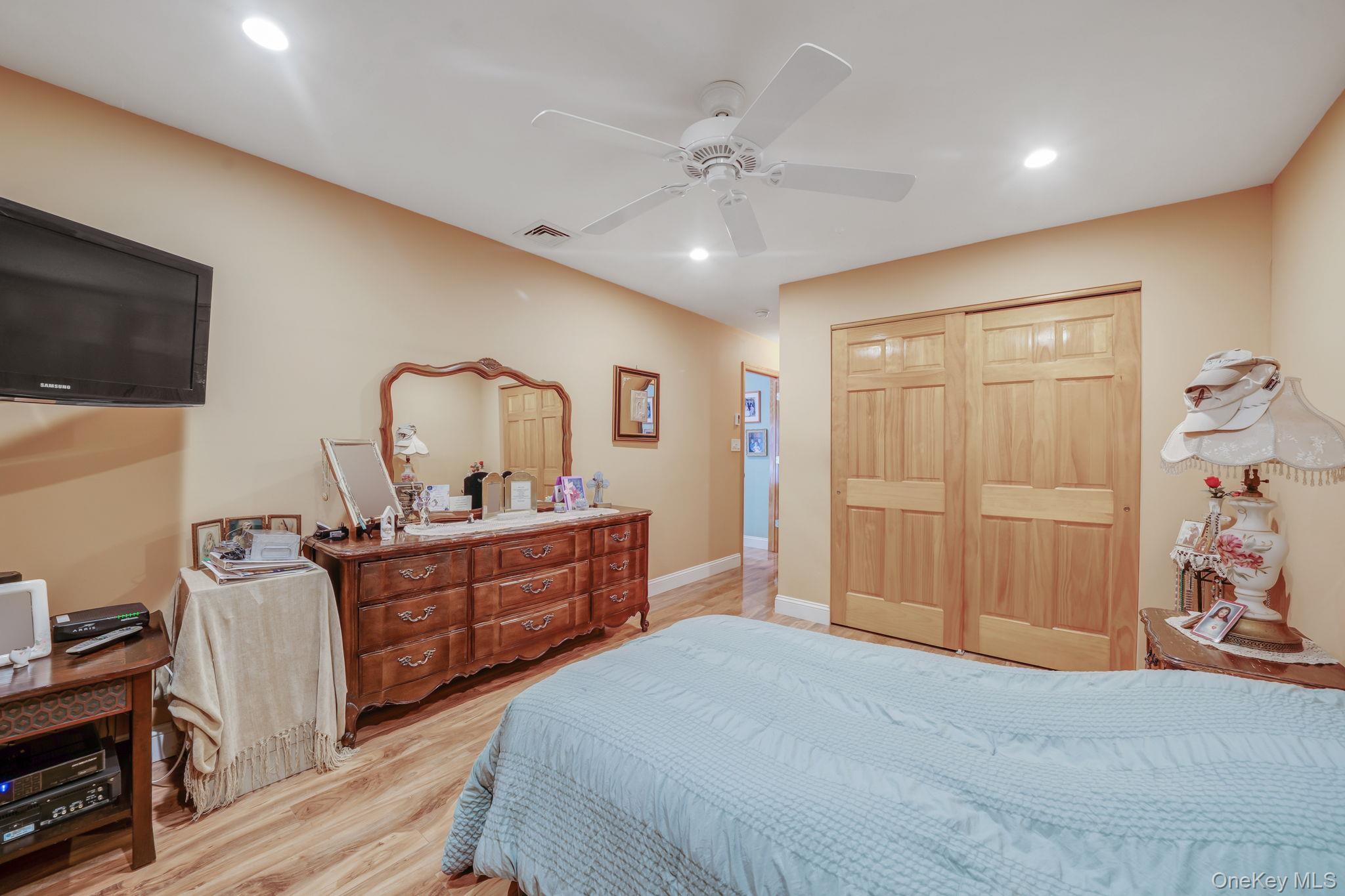 1107 Cabot Court N, Saint James, NY 11780