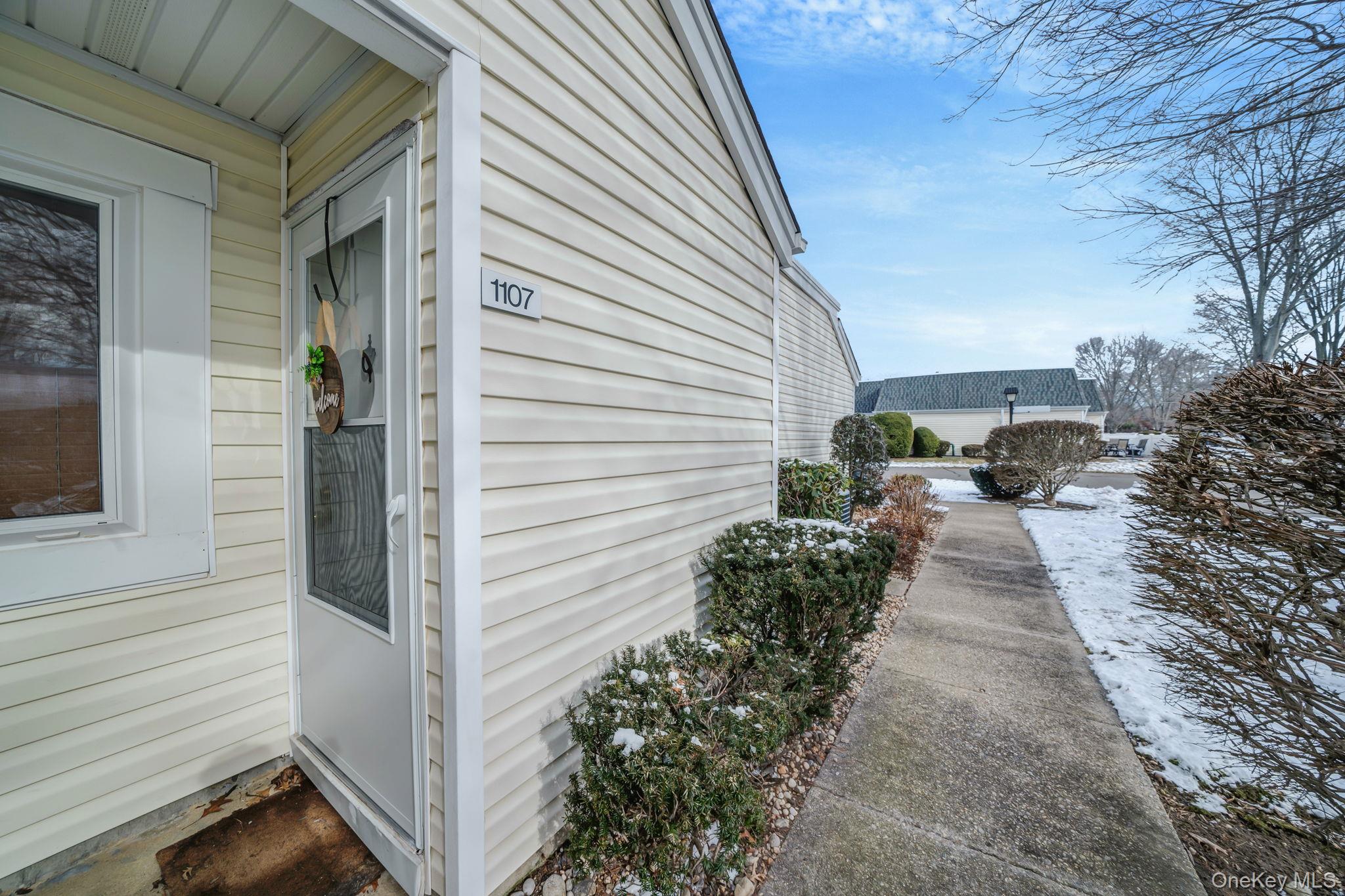 1107 Cabot Court N, Saint James, NY 11780