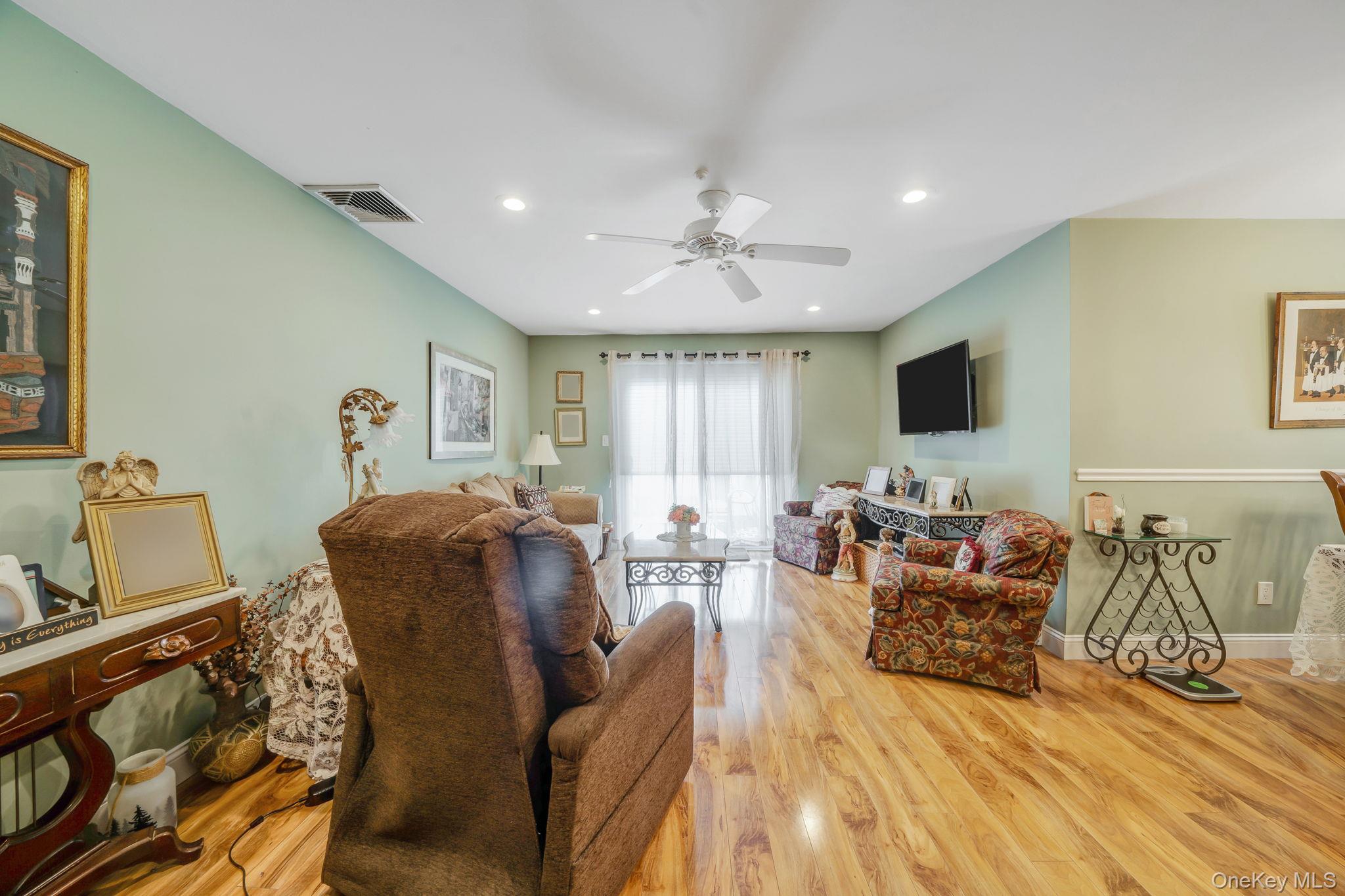 1107 Cabot Court N, Saint James, NY 11780